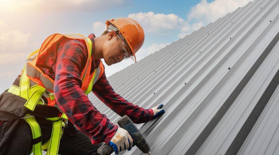 Professional gutter cleaning in Vienna, MD